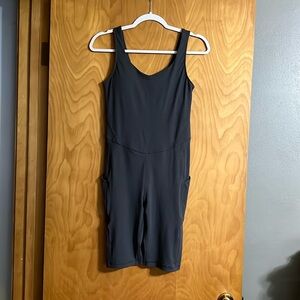 Shape wear padded    Bra   Pockets    Size med  gray in color